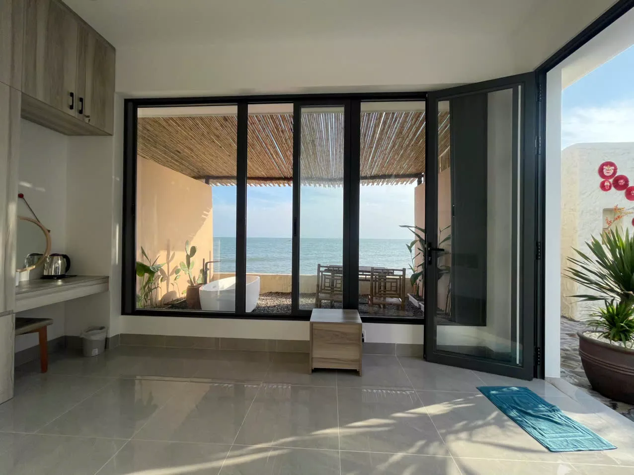 Deluxe Seaview with Bathtubs - King size bed